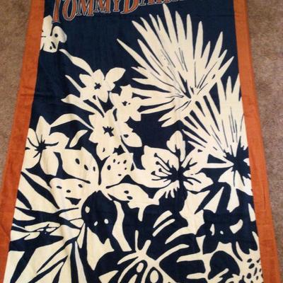 133 Tommy Bahama Home Beach Towel