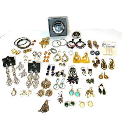 1214 Lot of Costume Jewelry Earrings