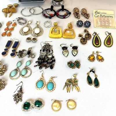 1214 Lot of Costume Jewelry Earrings