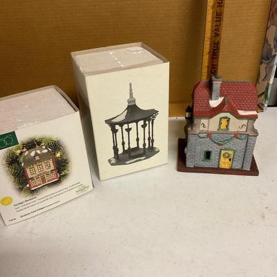 Department 56 â€œGATE HOUSEâ€ AND ACCESSORIES