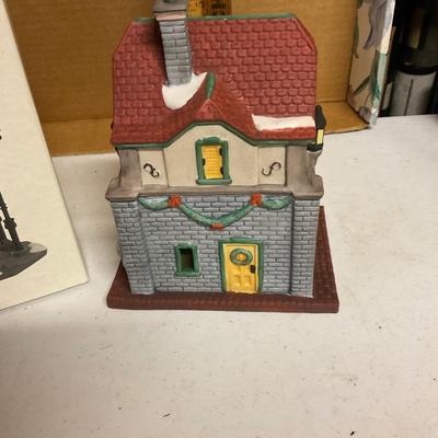 Department 56 â€œGATE HOUSEâ€ AND ACCESSORIES