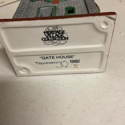 Department 56 â€œGATE HOUSEâ€ AND ACCESSORIES