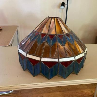 Tiffany style stain glass hanging lampshade