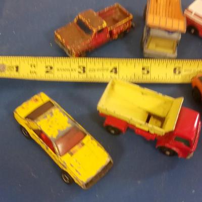 LOT 122  LOT OF VINTAGE DINKY TOY CARS