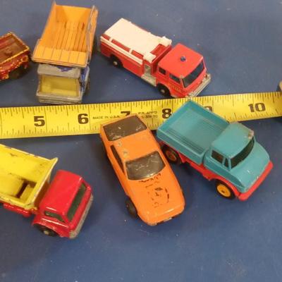 LOT 122  LOT OF VINTAGE DINKY TOY CARS