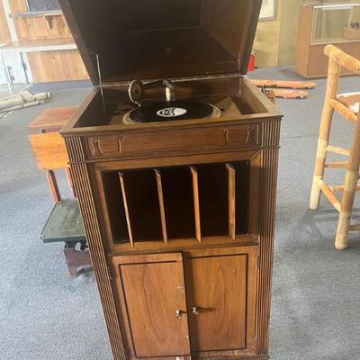 Antique Columbia Granfola Phonograph
