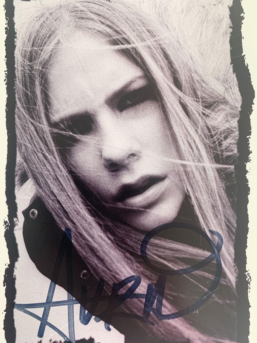 AVRIL LAVIGNE signed autographed photo COA Hologram main image 1