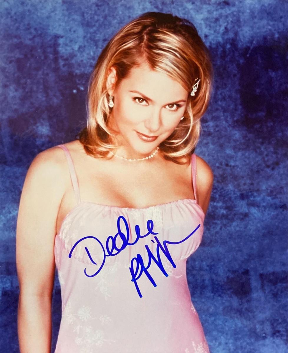 Dedee Pfeiffer signed photo EstateSales