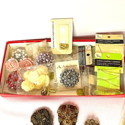 1231 Lot of Vintage Shoe Clips and Stick Pins