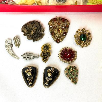 1231 Lot of Vintage Shoe Clips and Stick Pins