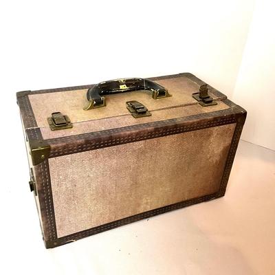 1236 Jewelry Expanding Chest with Jewelry Embellishments