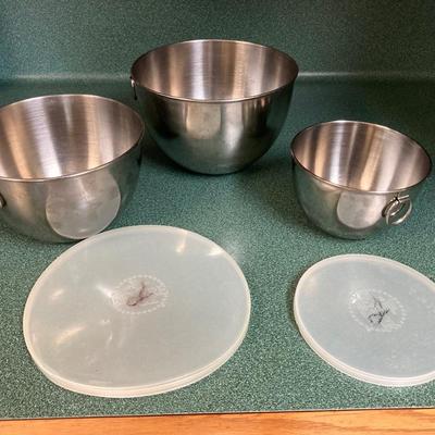 3 Stainless steel bowls