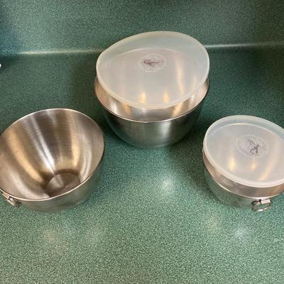 3 Stainless steel bowls