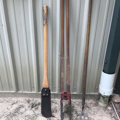 Yard & Garden tools LOT 4