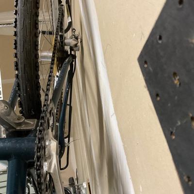 SCHWINN  BIKE With Helmet, like New