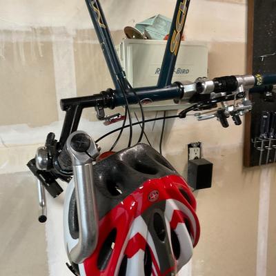 SCHWINN  BIKE With Helmet, like New