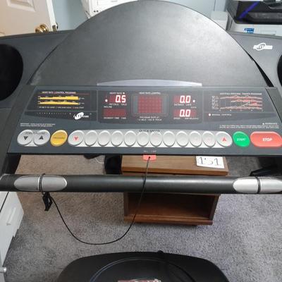 Nice Pro-Form Crosswalk Advanced 525x Treadmill Folding Spacesaver! Like new!