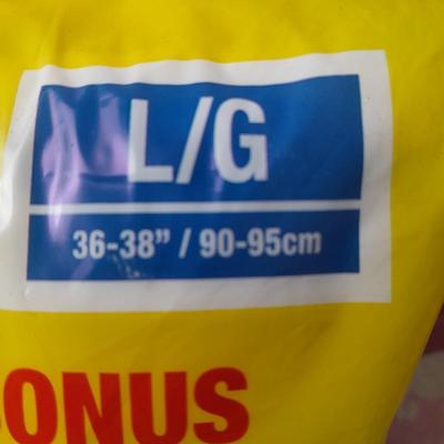 Package of Men's L/G New Briefs and 2 packs of new socks