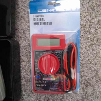 Energizer Battery chargers in plastic case with digital multimeter