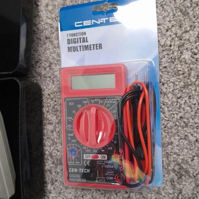 Energizer Battery chargers in plastic case with digital multimeter