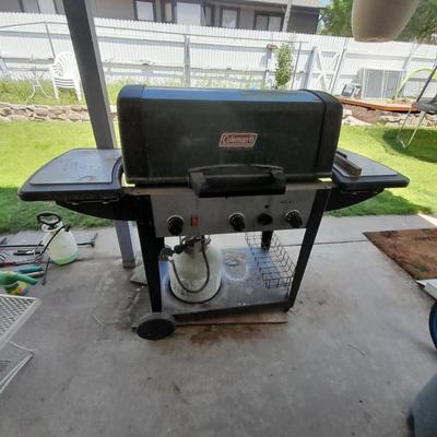 Coleman Barbeque Grill with propane tank