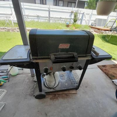 Coleman Barbeque Grill with propane tank