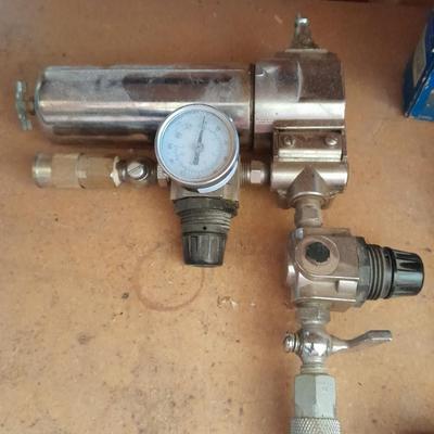 Pneumatic tools, hardware, a Pneumatic stapler and automatic moisture injector