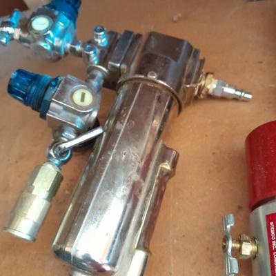 Pneumatic tools, hardware, a Pneumatic stapler and automatic moisture injector