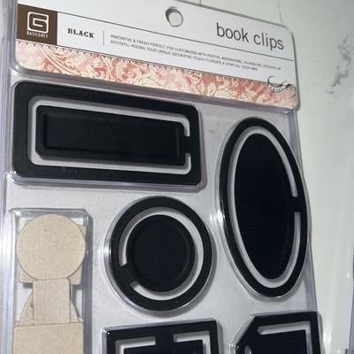 Lot of 2 book clips