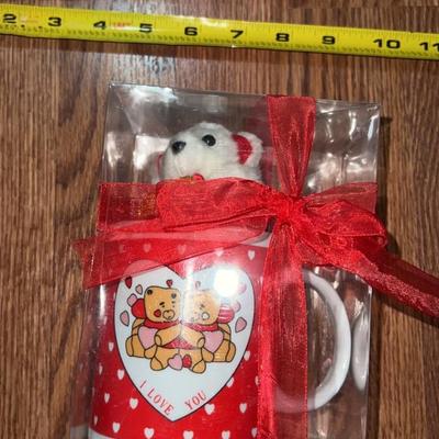 mug set with bear inside