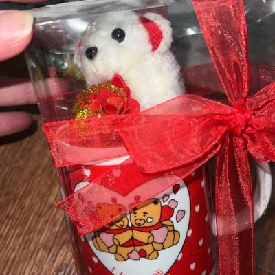 mug set with bear inside
