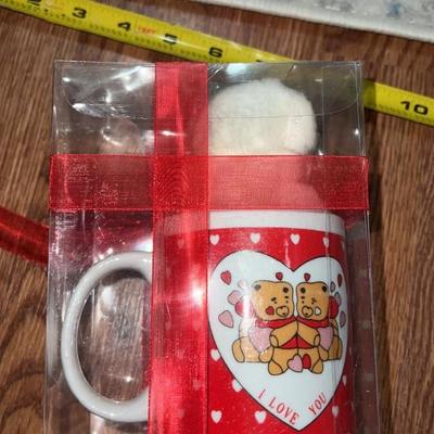 mug set with bear inside