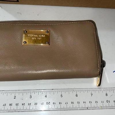Michael kors wallet