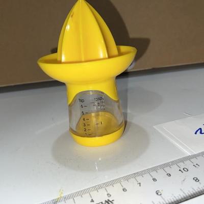 cute vtg lemon lime juicer