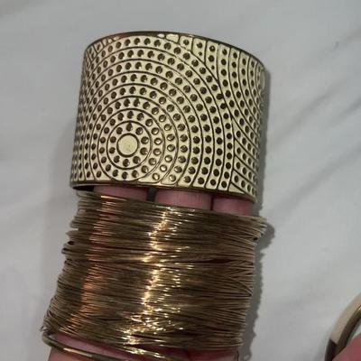 lot of 4 bracelets