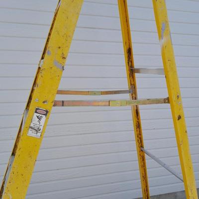 8 Foot Yellow fiberglass ladder