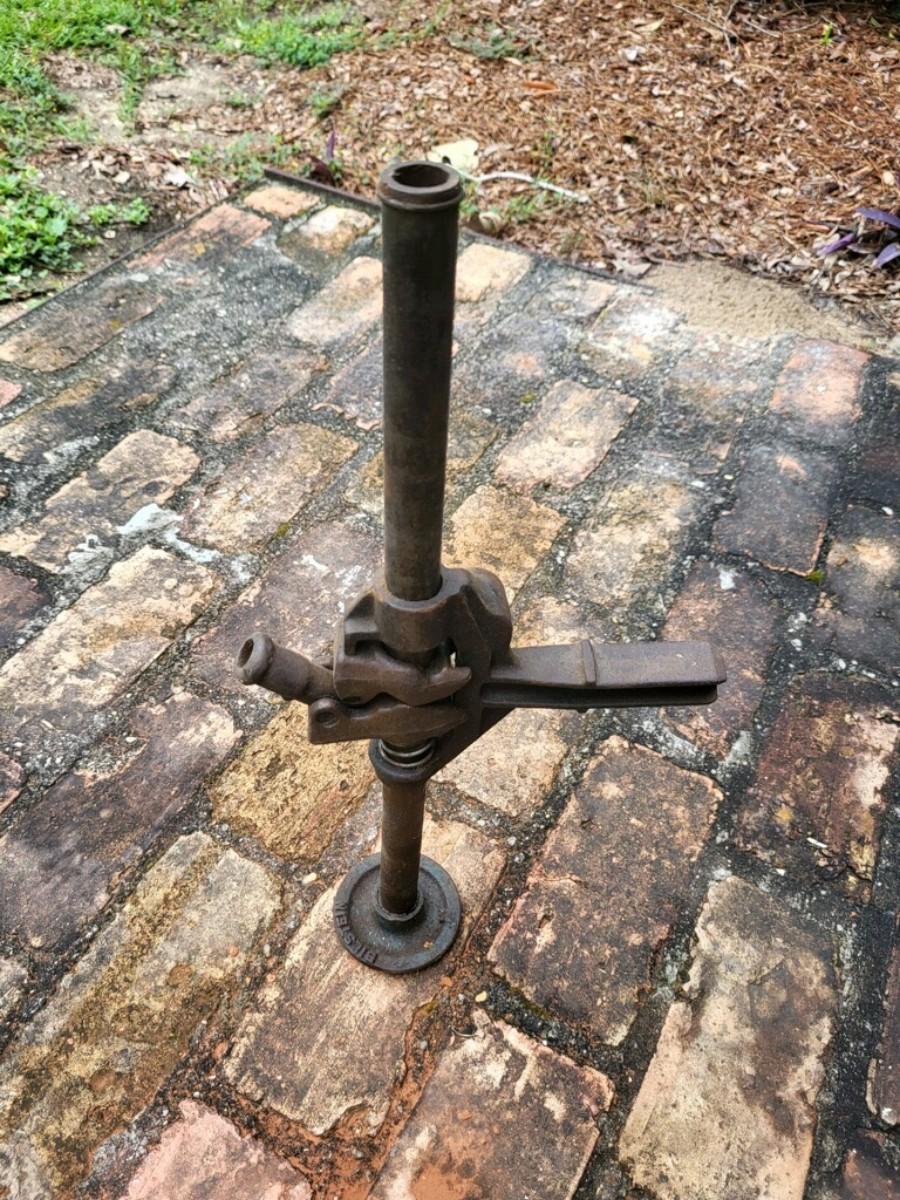 Antique Bilstein jack | EstateSales.org