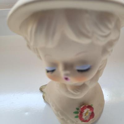 Vintage Kissy-Face Chalkware