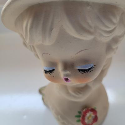 Vintage Kissy-Face Chalkware