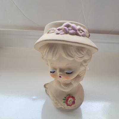 Vintage Kissy-Face Chalkware