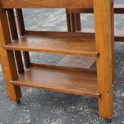 1920's QUARTER SAWN OAK ARTS AND CRAFTS STYLE DESK