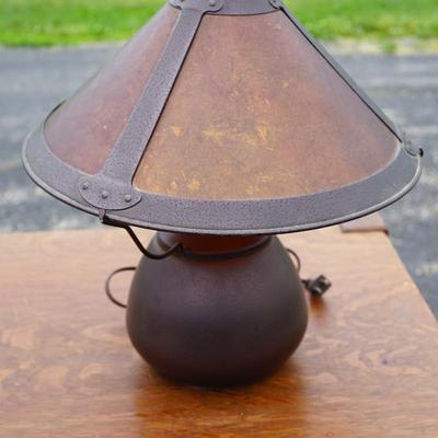 REPRODUCTION ARTS AND CRAFTS MICA STYLE TABLE LAMP
