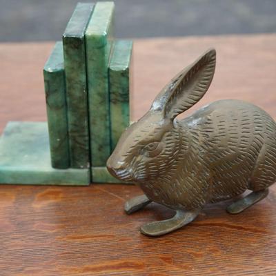 VINTAGE DECORATIVE GROUPING BRASS RABBIT, ONYX BOOKENDS / POTTERY BOWL