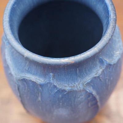 DOOR   POTTERY VASE BLUE SIGNED SCOTT DRAVES 8"