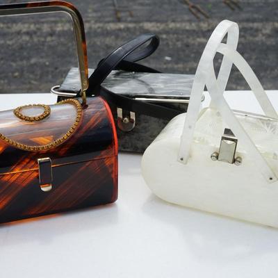 GROUPING OF THREE VINTAGE 1940-50'S LUCITE PURSES.