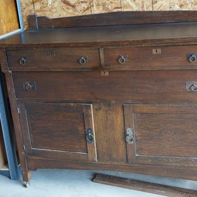 ANTIQUE ARTS AND CRAFTS STYLE SIDEBOARD.