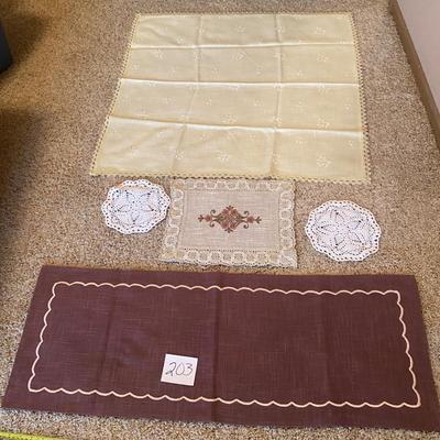 Tablecloth, Runner and Dollies