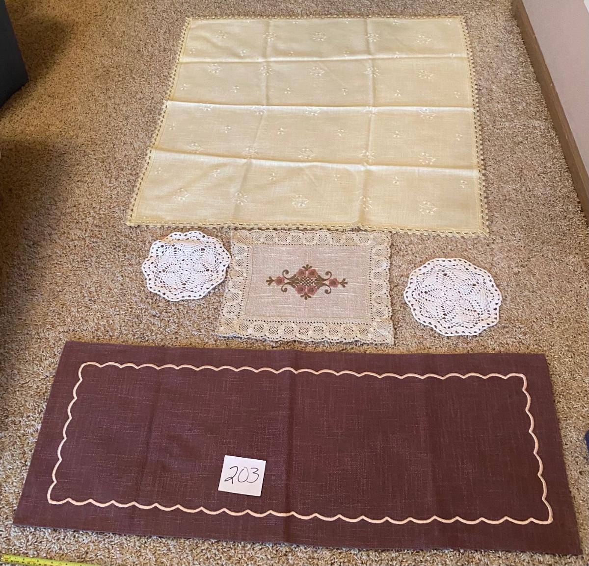 Tablecloth, Runner and Dollies