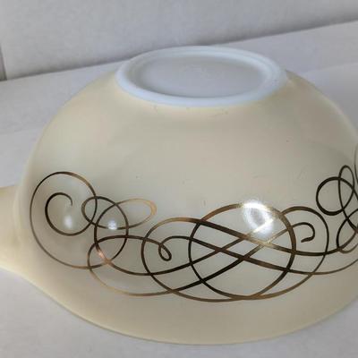 Pyrex Gold Scroll Chip and Dip Set