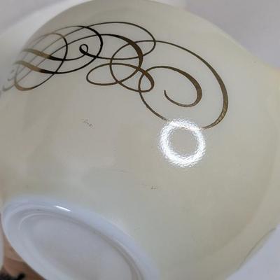 Pyrex Gold Scroll Chip and Dip Set